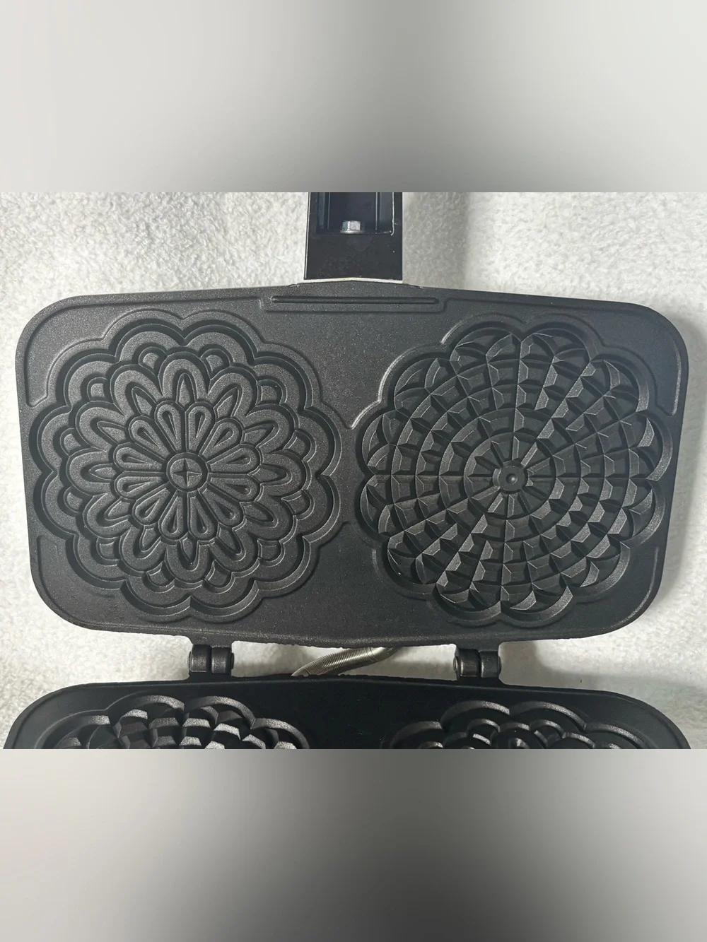 Pizzelle Maker - Silver and Black